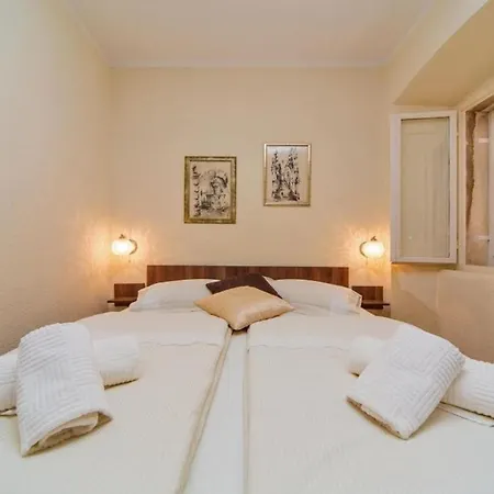 Maru - Two Bedroom With City View