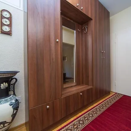 Maru - Two Bedroom With City View דירה