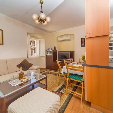 Apartament Maru - Two Bedroom With City View